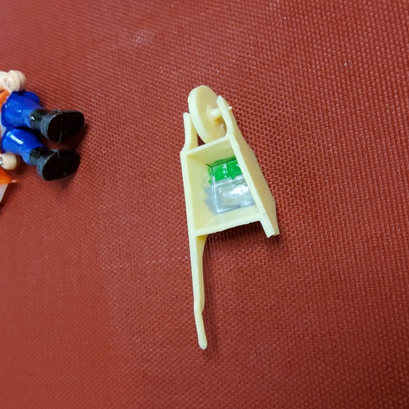 Snow White and the Seven Dwarfs cake topper - Picture 6 of 12